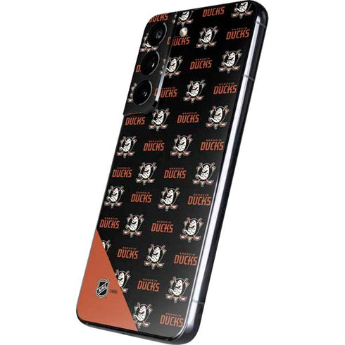 NHL Anaheim Ducks Pattern Galaxy S22 Skin